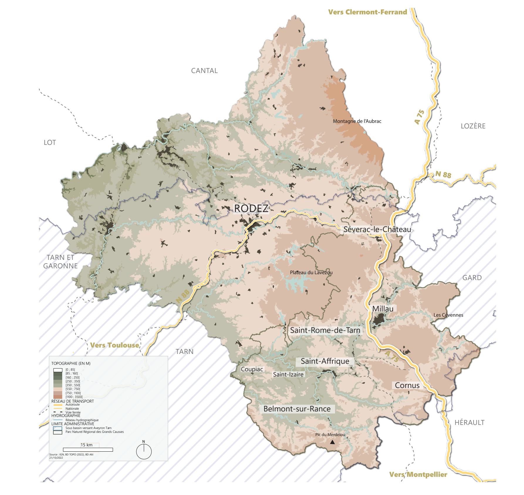Carte du grand territoire de l’Aveyron localisant Coupiac et Saint-Izaire parmi le relief, le réseau hydrographique, les infrastructures et les principales polarités